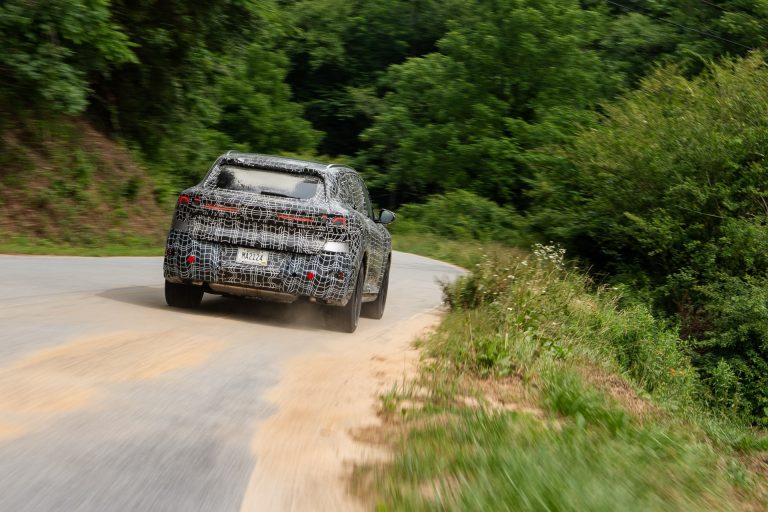 Qué preguntar en el concesionario al comprar un SUV con mucha tecnología: checklist de 12 puntos