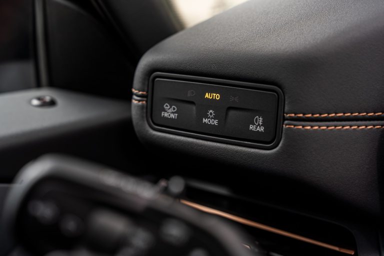 Cómo elegir un compacto eléctrico en 2026: criterios de autonomía, carga y coste real según tus kilómetros