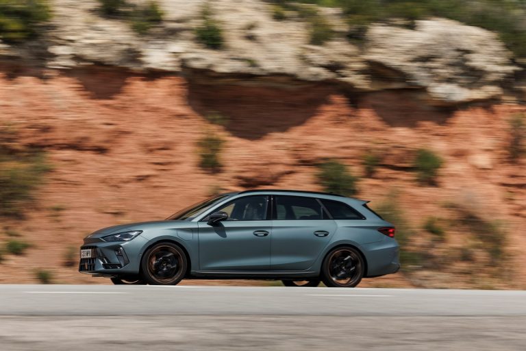 Cómo comparar el rendimiento real de dos SUV PHEV en la prueba de concesionario: protocolo de 45 minutos