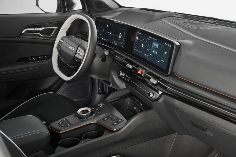 Cómo verificar la etiqueta 0 y los kilómetros eléctricos homologados de un SUV PHEV antes de firmar el pedido