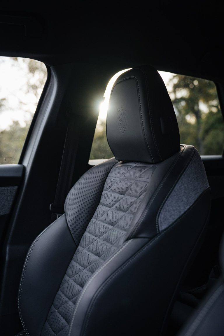 Cómo interpretar la ficha técnica de un SUV moderno: pantallas, cámaras, sensores y lo que no te cuentan