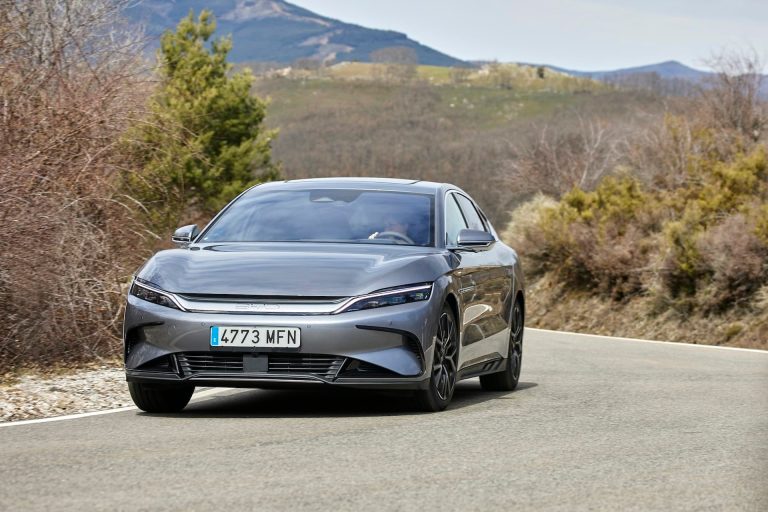 Qué es la curva de carga de un SUV eléctrico y por qué el pico de kW no cuenta toda la historia Qué es la curva de carga de un SUV eléctrico y por qué el pico de kW no cuenta toda la historia