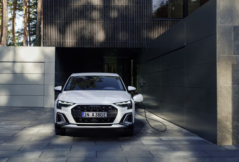 Cómo decidir entre un compacto eléctrico premium y uno híbrido premium según tu acceso a enchufe y kilómetros anuales Cómo decidir entre un compacto eléctrico premium y uno híbrido premium según tu acceso a enchufe y kilómetros