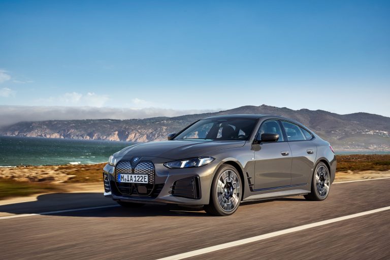 Cómo decidir entre un compacto eléctrico y una berlina eléctrica si haces autovía cada semana Cómo decidir entre un compacto eléctrico y una berlina eléctrica si haces autovía cada semana