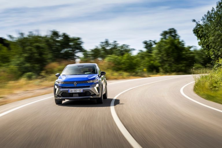 Renault Captur E-Tech vs Toyota Yaris Cross: qué SUV-B híbrido rinde mejor en consumo real y coste a 4 años Renault Captur E-Tech vs Toyota Yaris Cross: qué SUV-B híbrido rinde mejor en consumo real y coste a 4 años