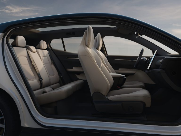 Volvo EX30 vs Jeep Avenger: qué SUV-B eléctrico urbano compensa más según carga doméstica y coste real Volvo EX30 vs Jeep Avenger: qué SUV-B eléctrico urbano compensa más según carga doméstica y coste real
