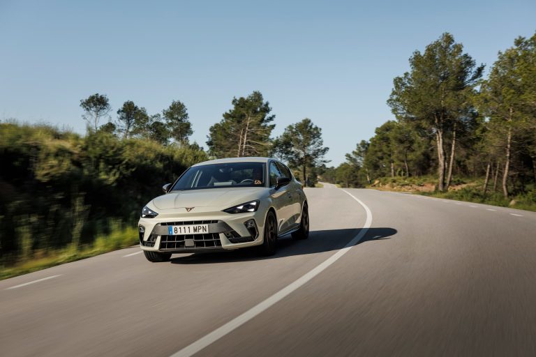 Ranking de SUV-C PHEV por debajo de 45.000 € con mayor autonomía eléctrica real WLTP en 2026 Ranking de SUV-C PHEV por debajo de 45.000 € con mayor autonomía eléctrica real WLTP en 2026