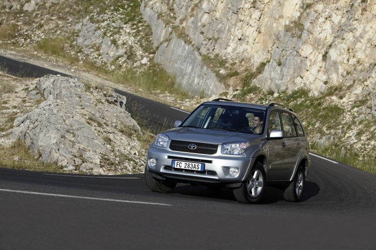 Toyota RAV4 PHEV vs Kia Sportage PHEV: qué SUV-C híbrido enchufable rinde mejor en consumo real y coste a 5 años Toyota RAV4 PHEV vs Kia Sportage PHEV: qué SUV-C híbrido enchufable rinde mejor en consumo real y coste a 5 añ